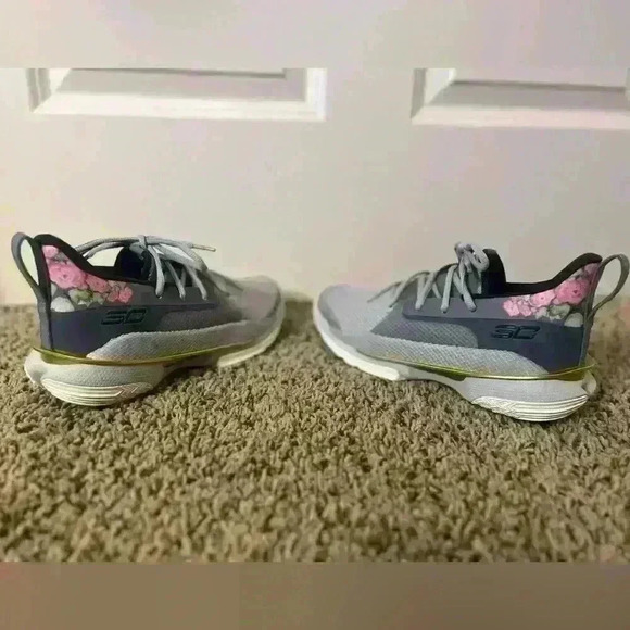 Under Armour Curry Shoes - Picture 4 of 9